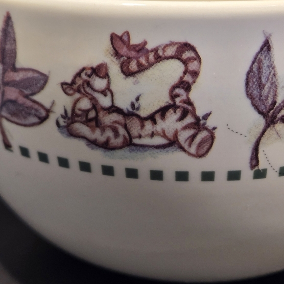 Winnie the Pooh Bowl, Leaf and Animal Rim design Collectible Stoneware - Picture 10 of 13